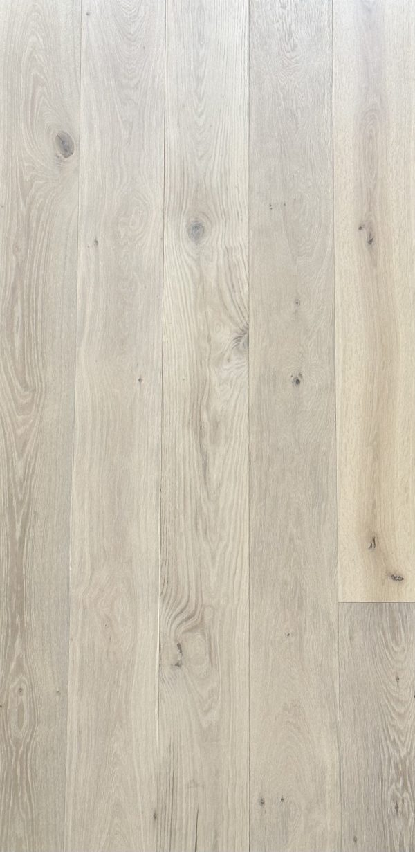 Light oak wood flooring with natural grain patterns and knots in vertical plank layout