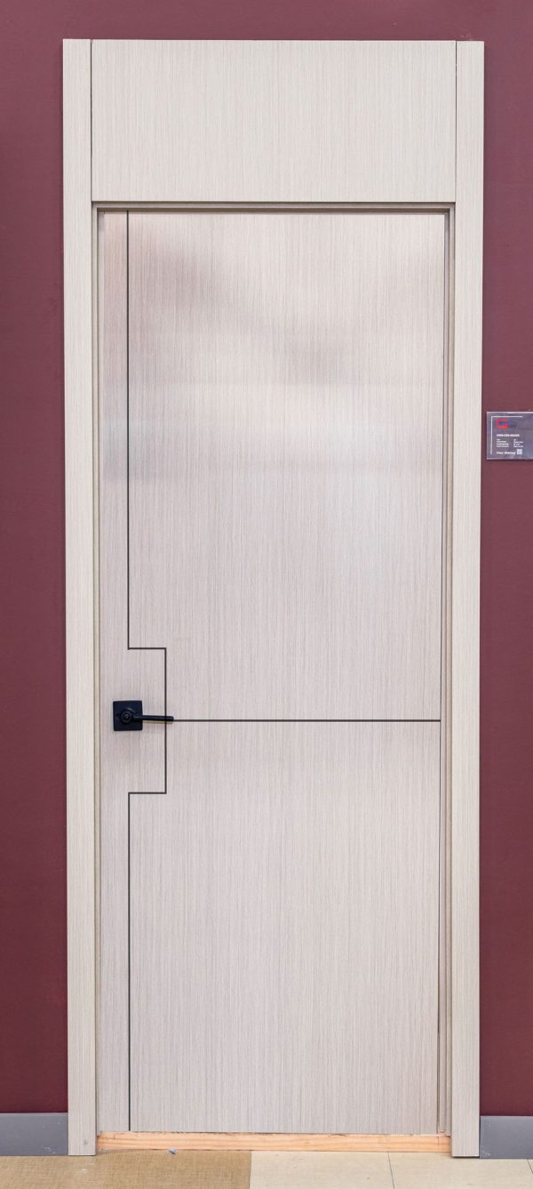 Light wood grain interior door with geometric line design and black handle